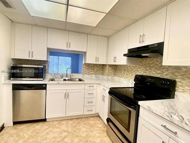 Foto del edificio - 1200 NW 87th Ave