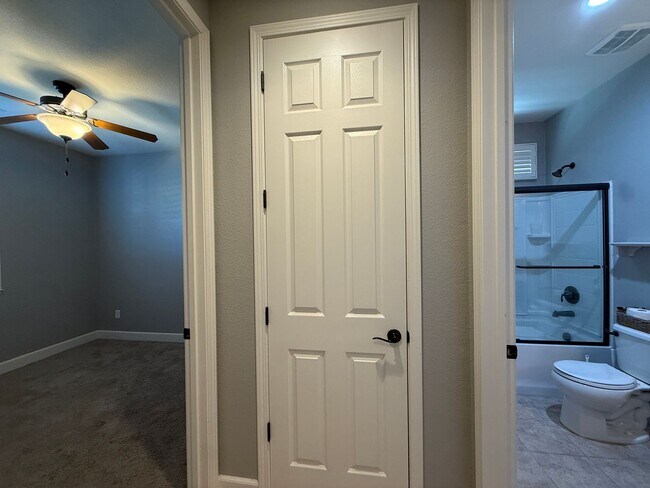Foto del edificio - Four Bedroom West Roseville Home