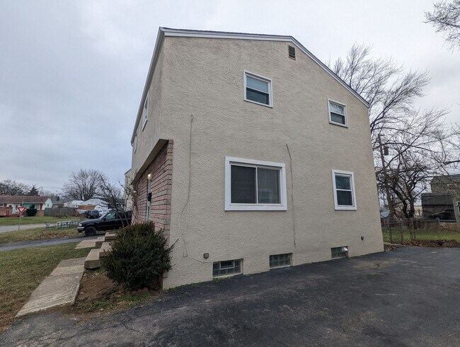 Foto del edificio - 4052-4054-4054 Halsey Pl