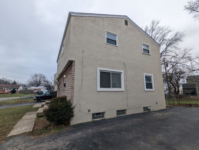 Building Photo - 4052-4054-4054 Halsey Pl