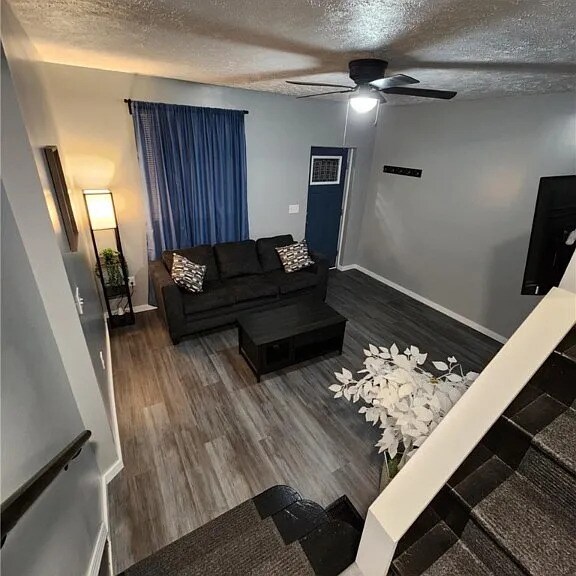 Building Photo - 639 Bell St