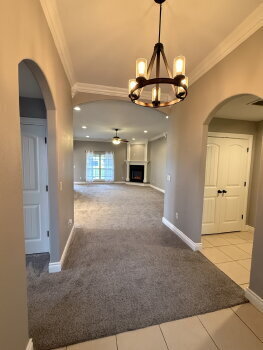 Foto del edificio - Amazing 4BR House with 3 Car Garage