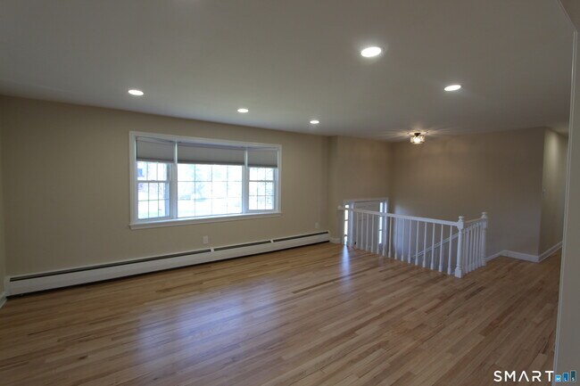 Foto del edificio - 32 Lexington Cir