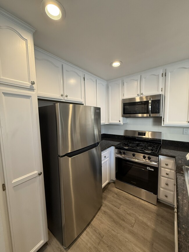 Building Photo - Villa Doheny I & II