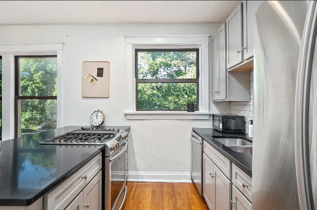 Foto del edificio - 2027-2029-2029 Alfred Ave