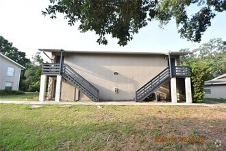Building Photo - 2205 Irene St