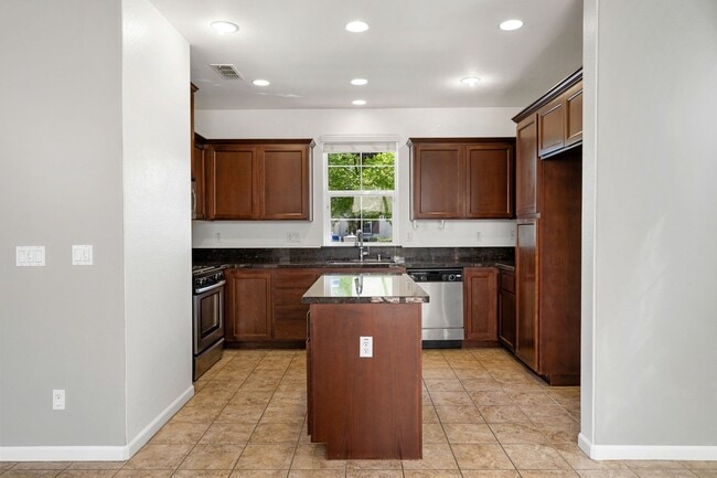 Building Photo - NICE TWO STORY TOWNHOME IN NATOMAS!