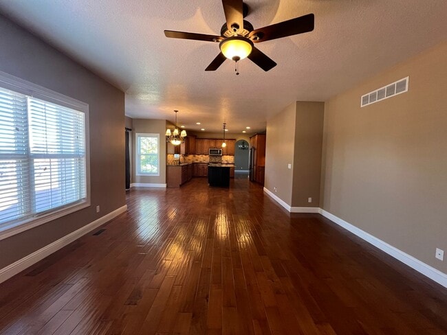 Foto del edificio - Luxurious 4-Bedroom Home in Fox Creek Subdivision!