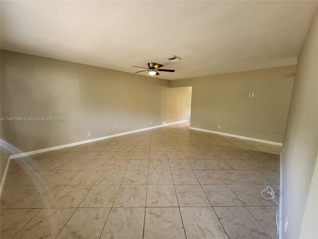 Building Photo - 4331 SW 54th Ct