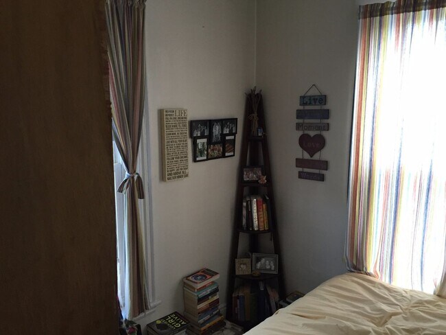 Building Photo - Gigantic 3 bed unit near Davis Square in S...