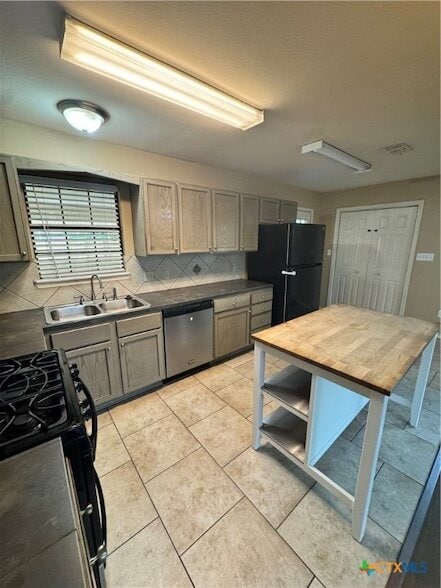 Foto del edificio - 902 Fern Ln