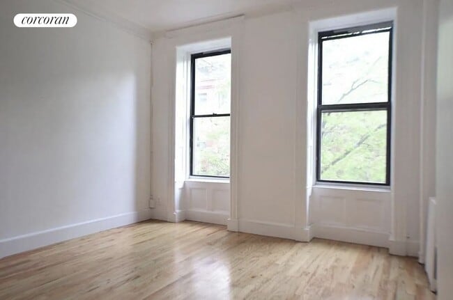 Building Photo - 331 E 89th St