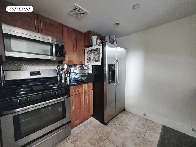 Building Photo - 898 Metropolitan Ave