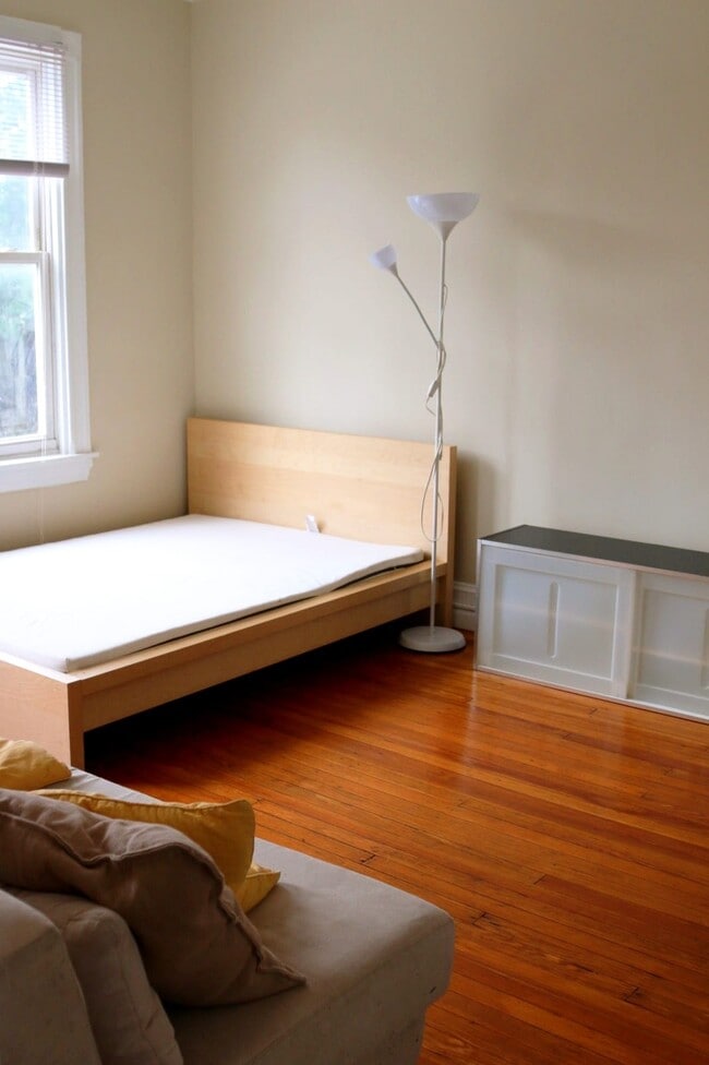 Building Photo - 617 Irving St NW