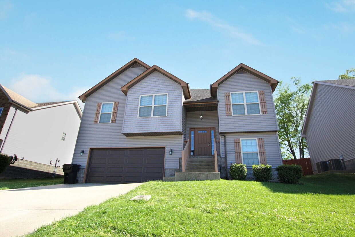 Primary Photo - Pet Friendly Four Bedroom!