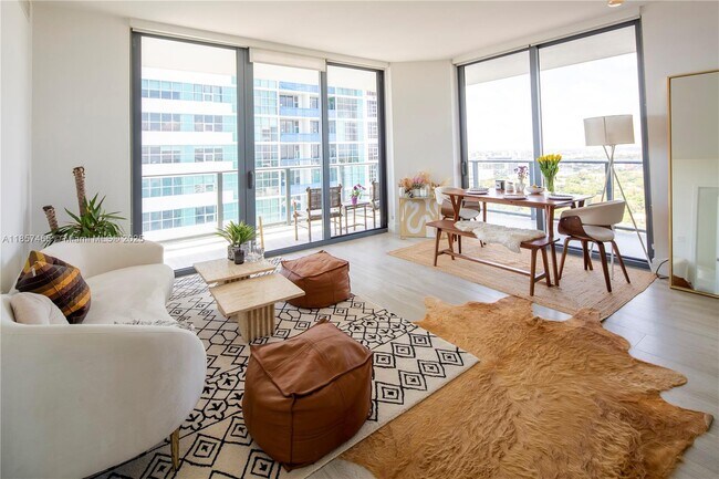 Foto del edificio - 121 NE 34th St