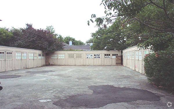 Building Photo - 106-120 Tilton Ave