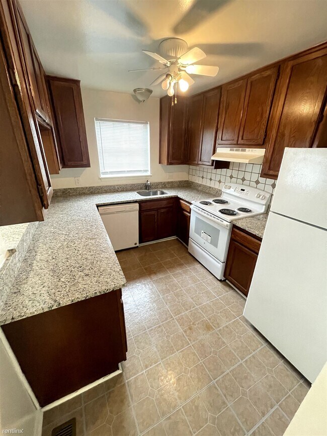 Building Photo - 4 br, 2.5 bath House - 10723 Castleton Way