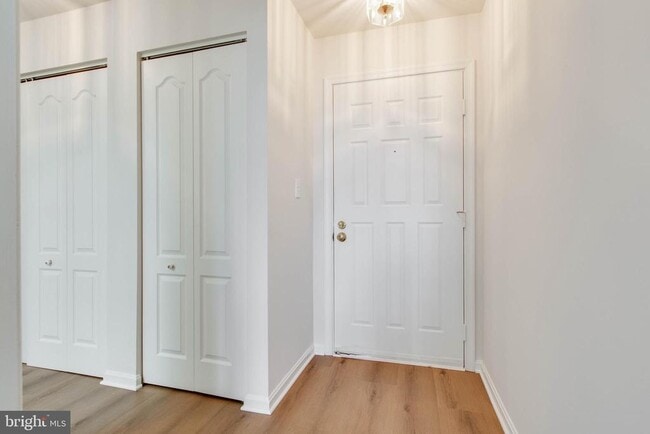 Foto del edificio - 8399 Montgomery Run Rd