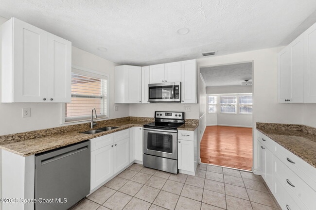 Building Photo - 247 Saldon Ln