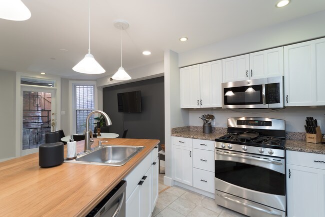 Foto del edificio - 1704 Q St NW
