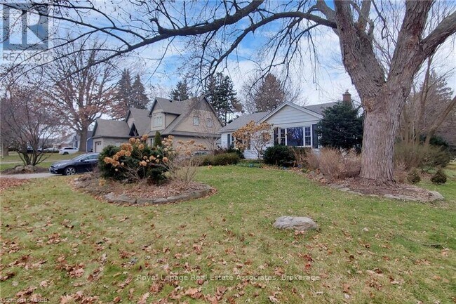 Photo du bâtiment - 925 Kingsway Dr