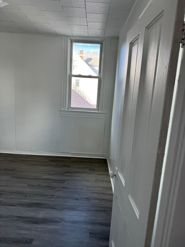 Dormitorio 2 - 1918 E 123rd St