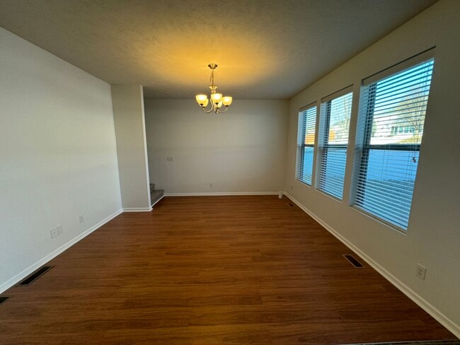 Building Photo - Beautiful Home in BELLEVUE for Rent!