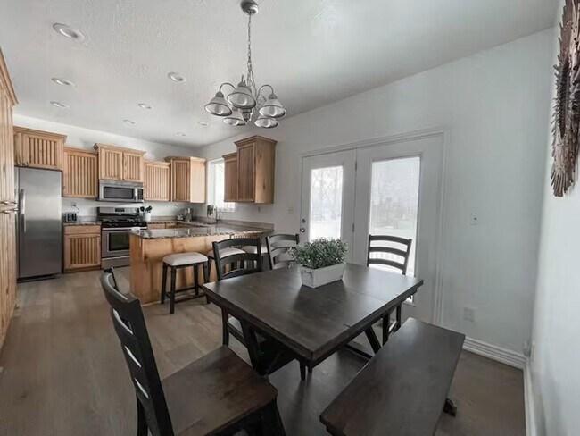 Foto del edificio - Fully Furnished 6 Bed, 3 Bath Home for Rent - Morgan, Utah