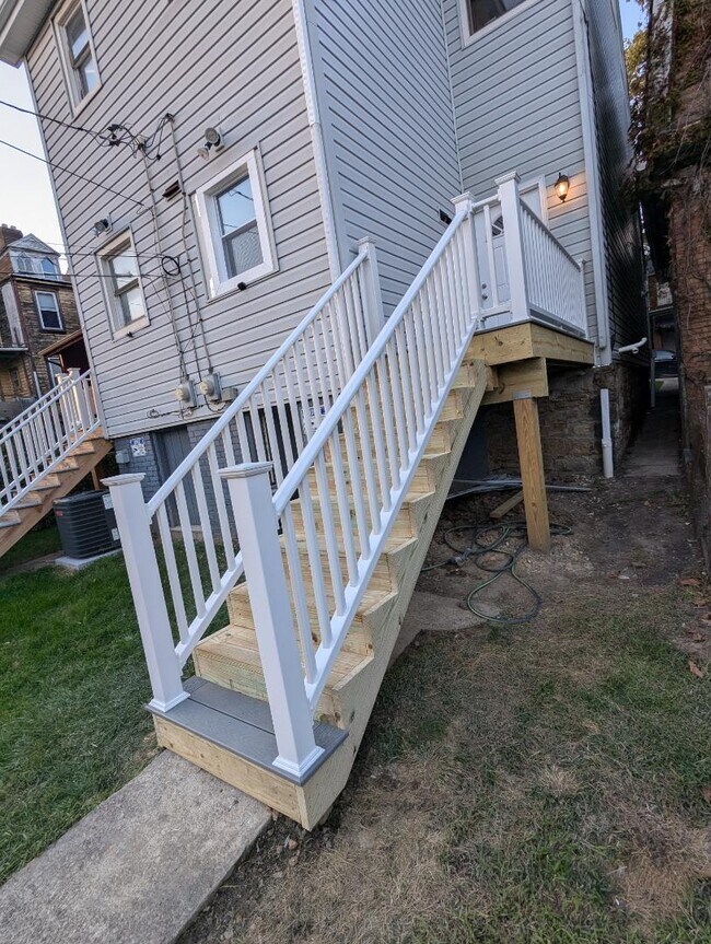 Building Photo - 140 Zara St