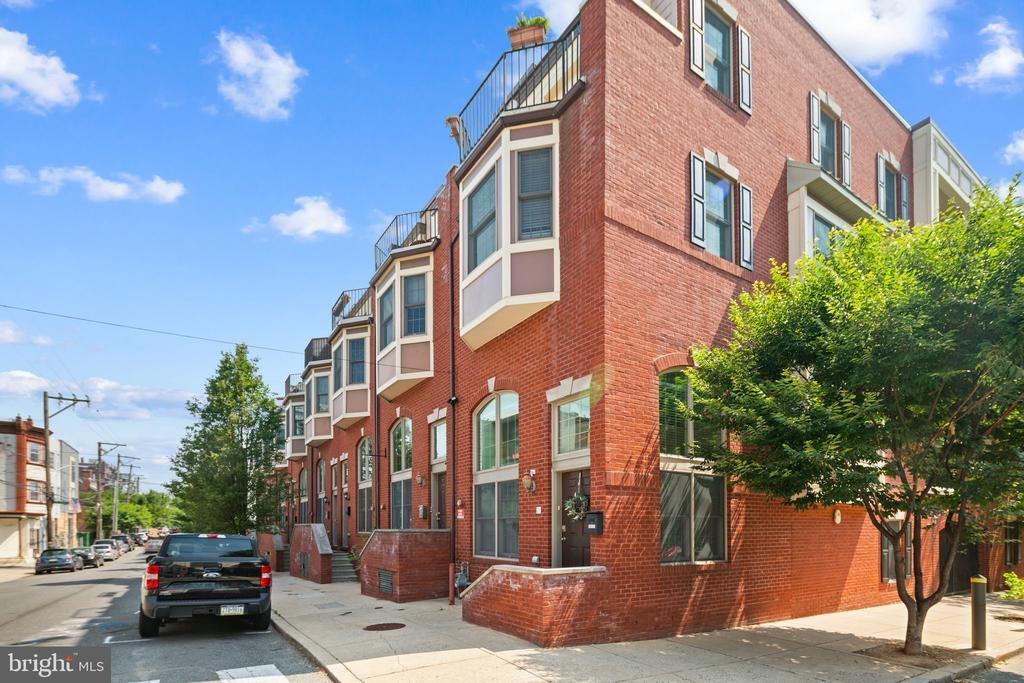 Primary Photo - 1001 N 3rd St