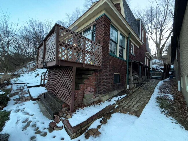 Photo - For Rent - 3 Bedroom 2 Bathroom House