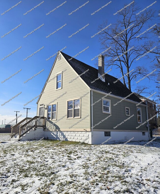 Building Photo - 3 Bedroom Cape Cod