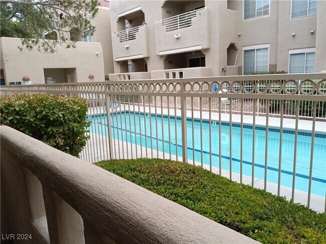 Foto del edificio - 1909 Desert Falls Ct
