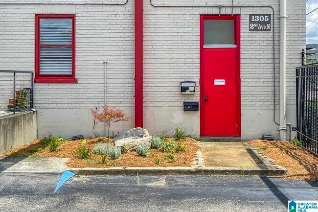 Building Photo - 1305 2nd Ave S