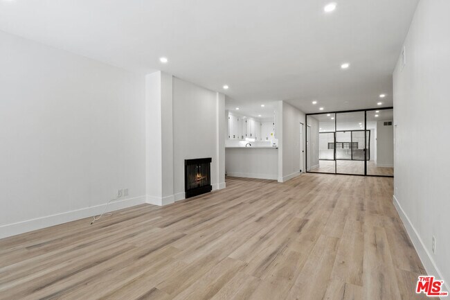 Building Photo - 1250 S Beverly Glen Blvd