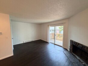 Building Photo - 9765 SW Lookout Terrace