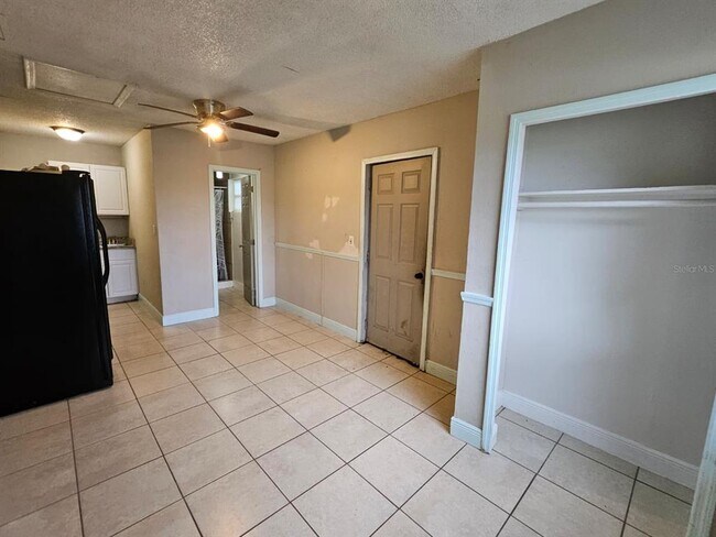 Foto del edificio - 6729 Ovid Ave