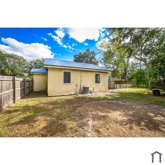 Building Photo - 12716 Gillespie Ave
