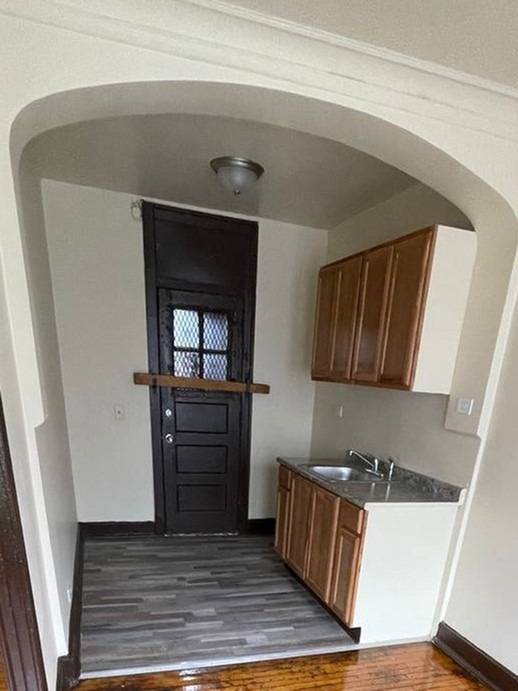 Cozy Kitchen area - 7701 S Cottage Grove