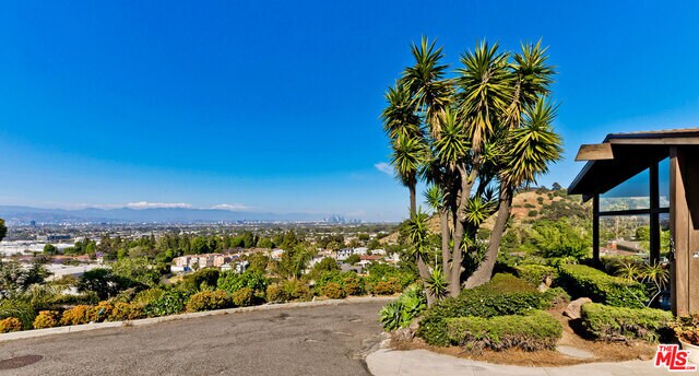 Foto del edificio - 5961 Wrightcrest Dr