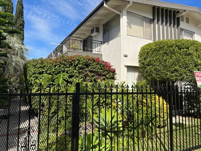 Foto del edificio - 5017 Denny Ave