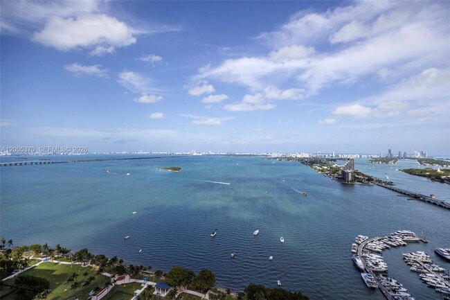 Building Photo - 1750 N Bayshore Dr