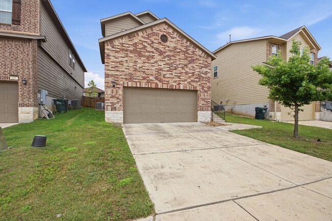 Building Photo - "Charming San Marcos Retreat: Spacious 3-Bedroom Home with 2.5 Baths on Lake Glen!"
