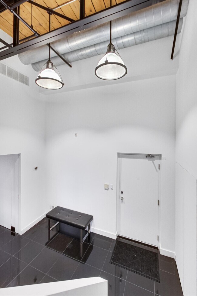 Photo du bâtiment - 676-676 Richmond St W