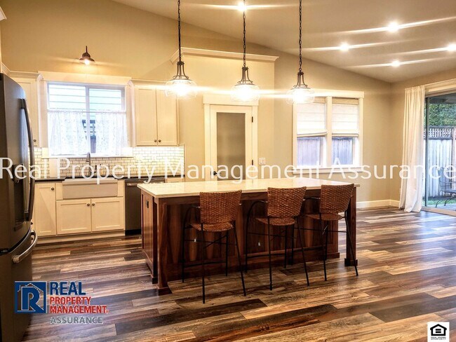 Building Photo - Exquisite 4BR/2BA Ranch-Style with Modern ...