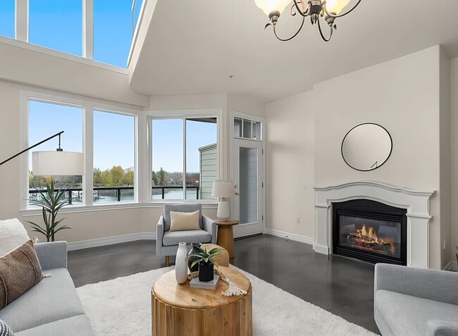 Building Photo - Luxury 4BR Waterfront Townhome w/ River & ...