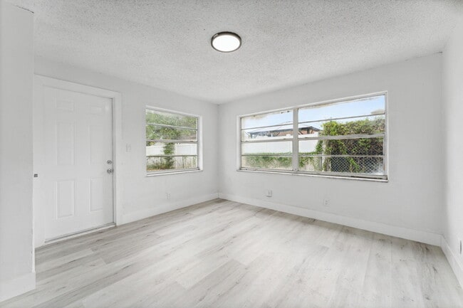 Foto del edificio - 448 NW 3rd Ave