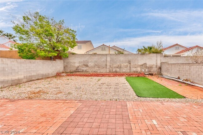 Foto del edificio - 8524 Gracious Pine Ave