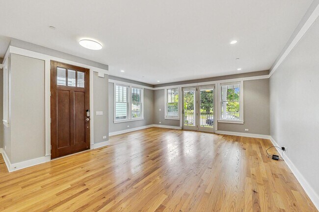 Building Photo - 8101 Floral Ave